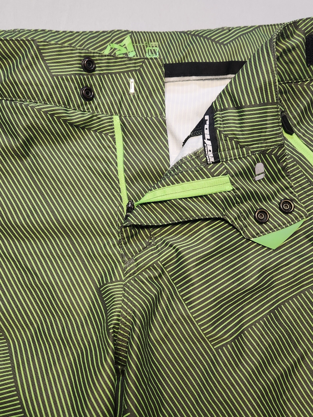 Royal Racing Cycling Cargo Shorts Mens Large Green Lined MTB Trail Bike Pockets - Picture 3 of 6